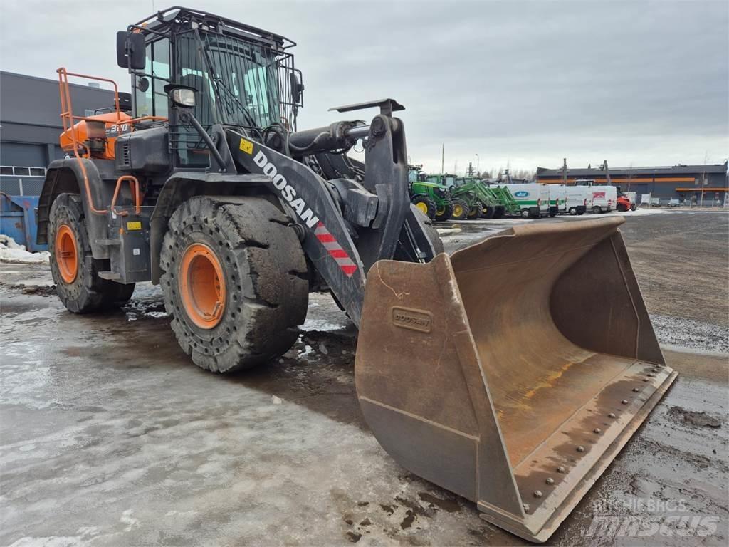 Develon DL320-7 Колесни товарачи