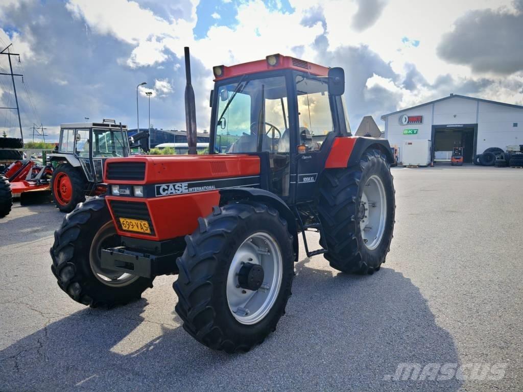 Case IH 1056 XL Трактори