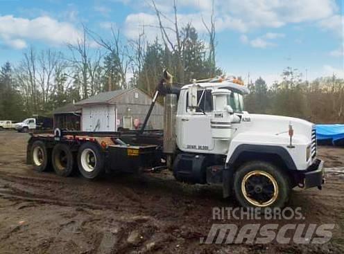 Mack RD 686 SX Разглобяеми надстойки