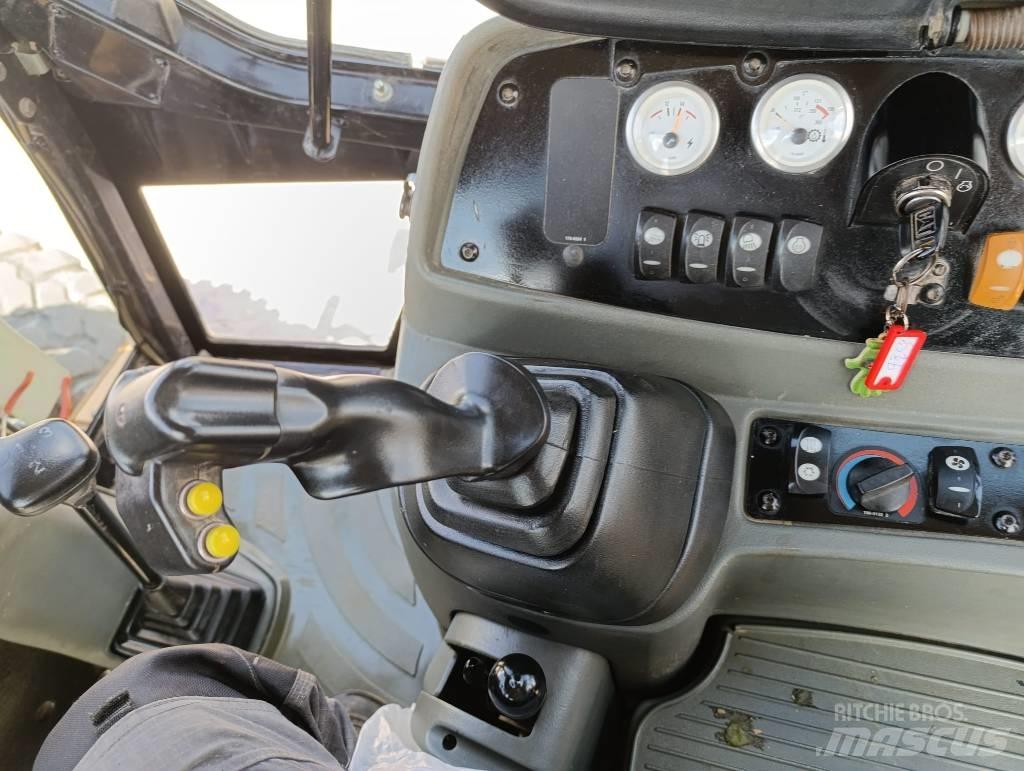 CAT 428 D Товарач със заден ексватор