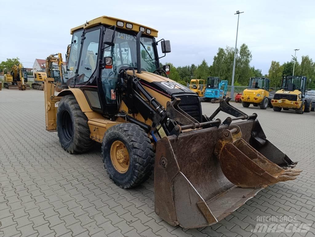 CAT 428 D Товарач със заден ексватор