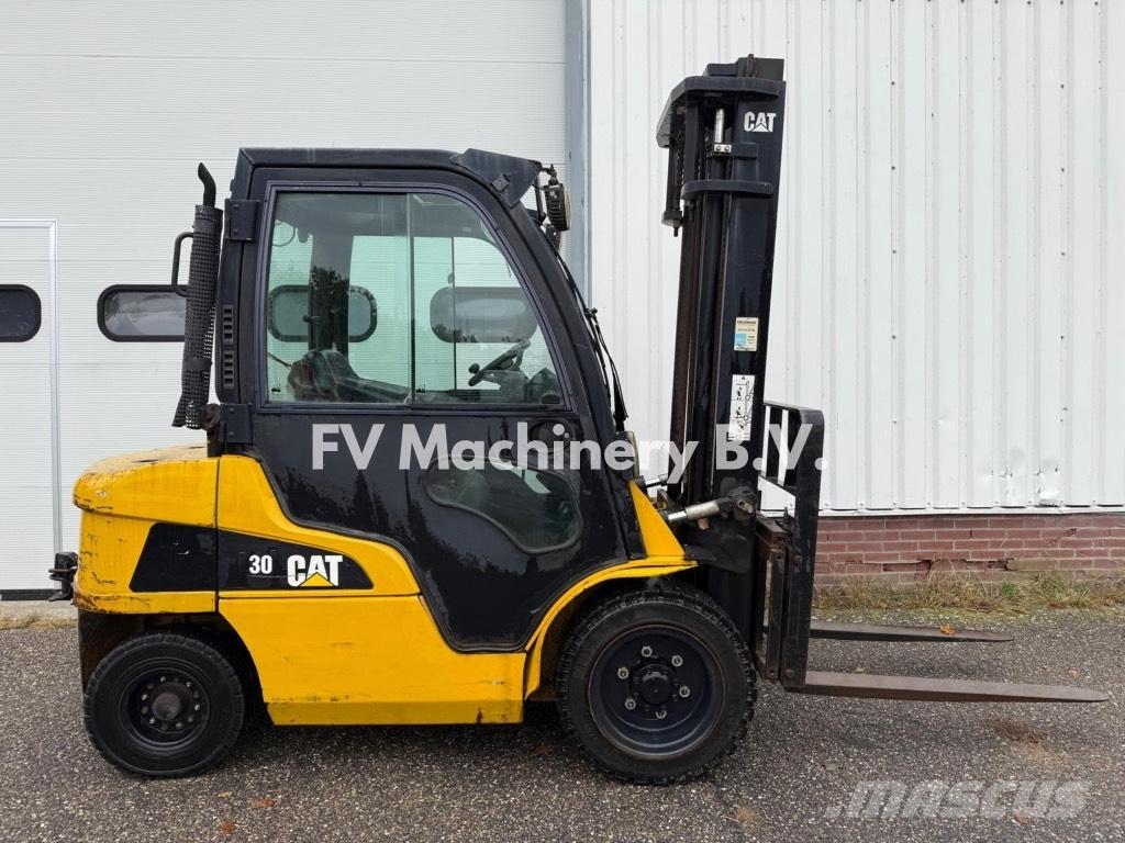 CAT DP 30 N Дизелови камиони
