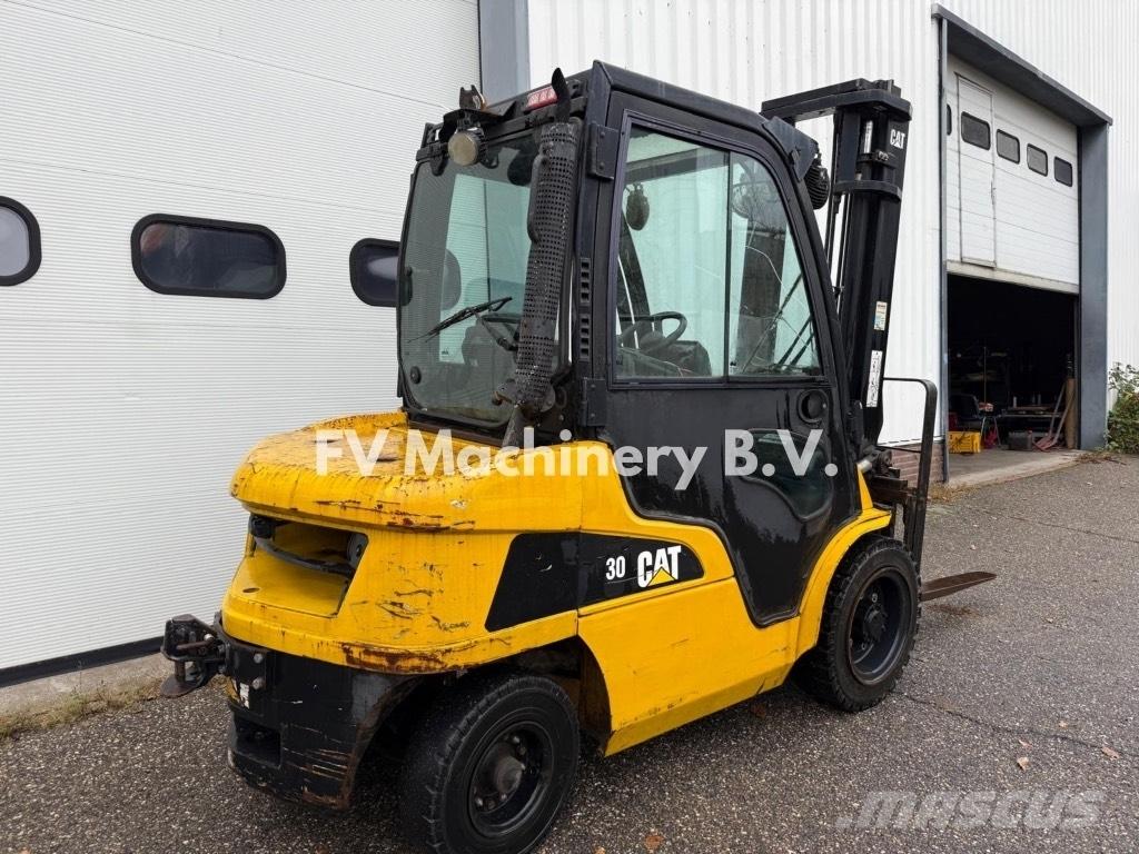 CAT DP 30 N Дизелови камиони