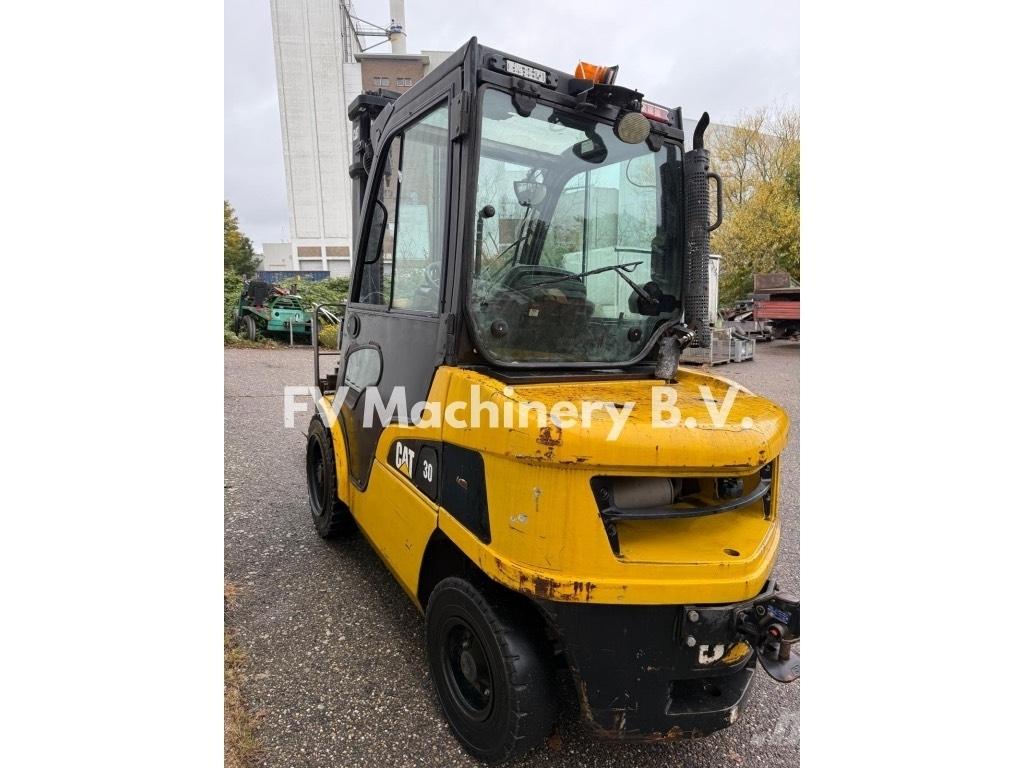 CAT DP 30 N Дизелови камиони