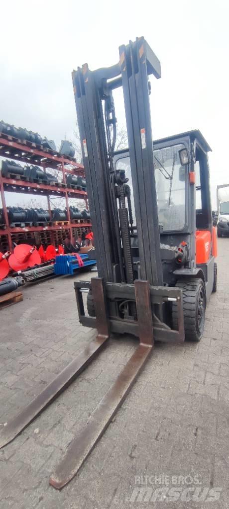 Doosan D 30 G Дизелови камиони