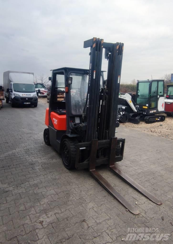 Doosan D 30 G Дизелови камиони