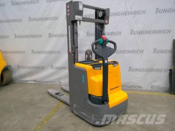 Jungheinrich EJC 214 Колички високоповдигачи с теглич