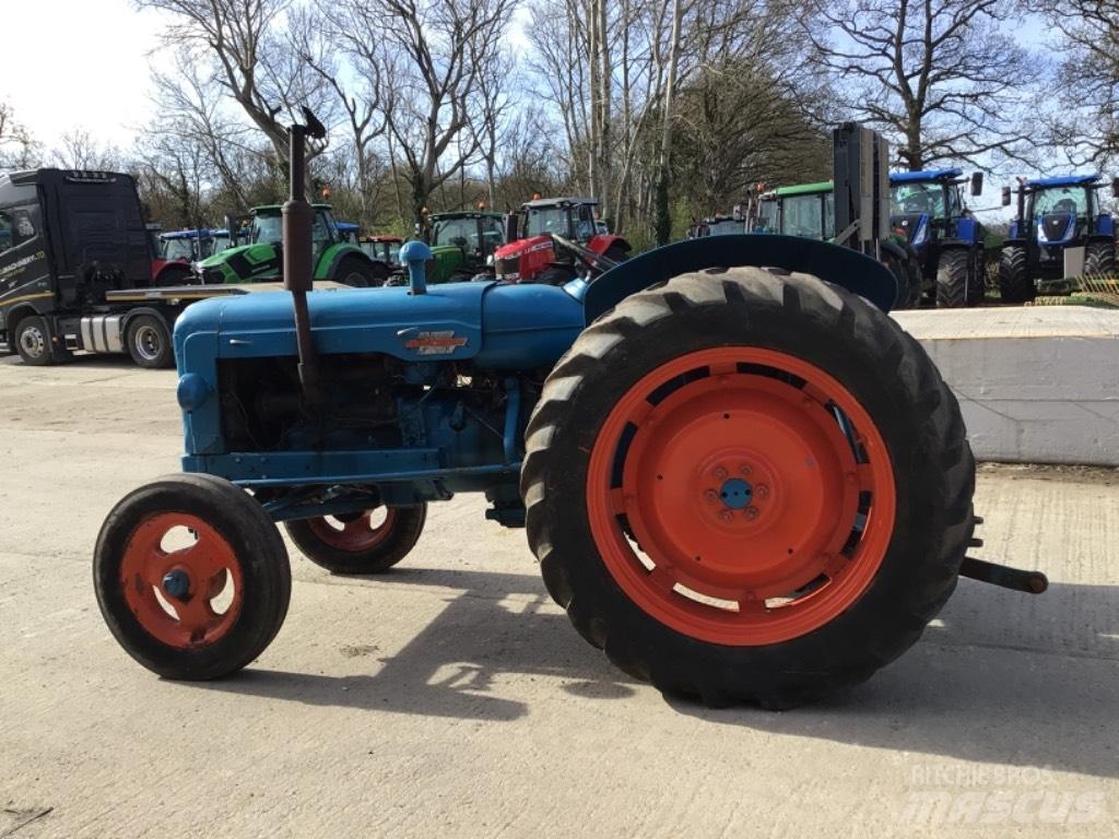 Fordson Power Major Трактори