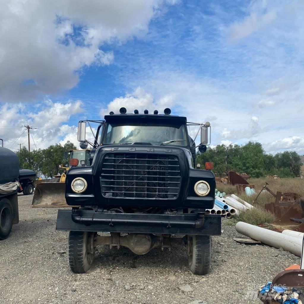 Ford 6 x 6 Цистерни за вода
