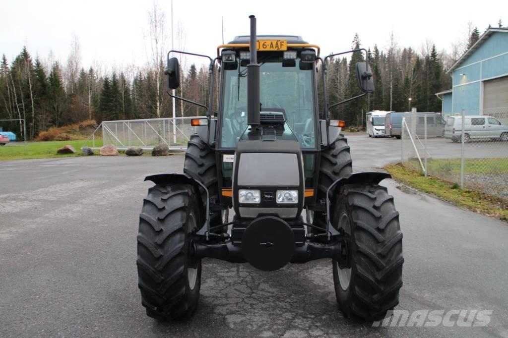 Valtra 700 Трактори
