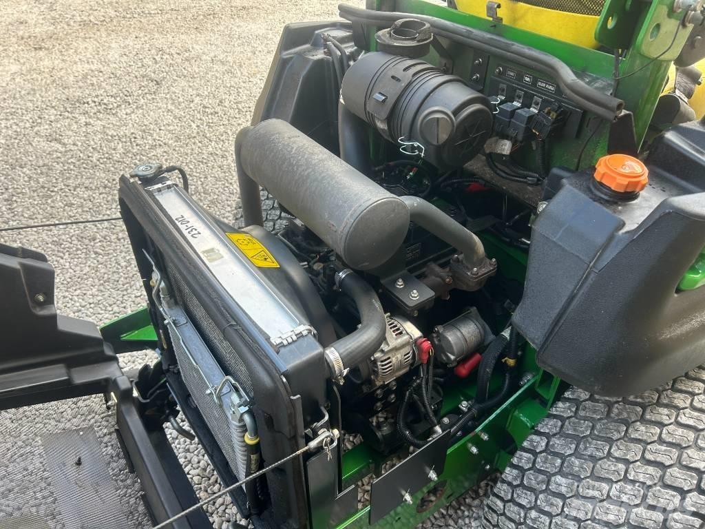 John Deere 997 Косачки без радиус на завъртане