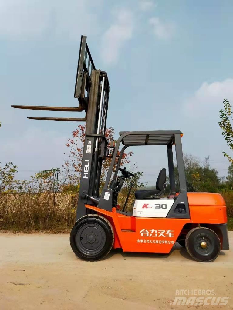 Heli CPCD 30 Дизелови камиони