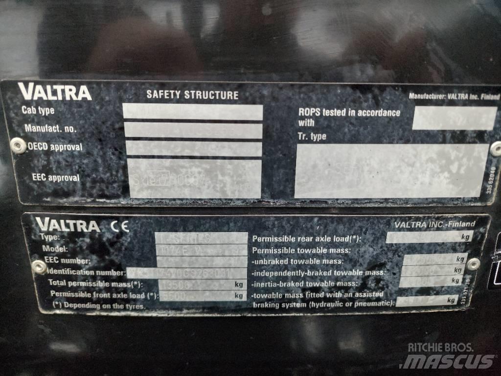 Valtra T 174 VERSU Трактори