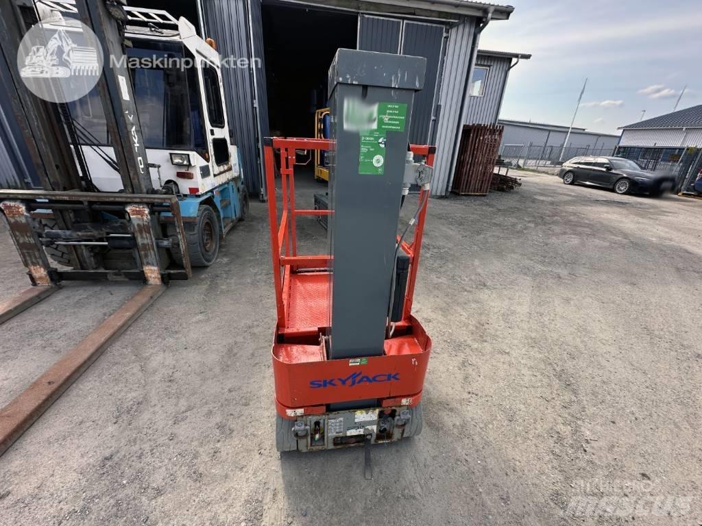SkyJack SJ 12 Вертикални мачтови повдигачи
