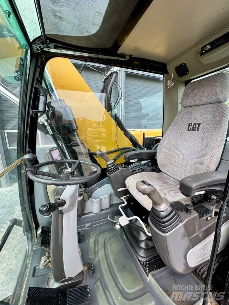 CAT M322D Колесни екскаватори