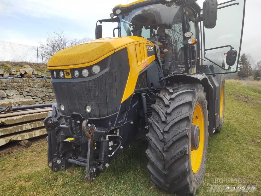 JCB Fastrac 8330 Трактори