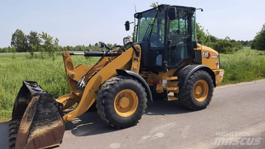 CAT 908M Колесни товарачи