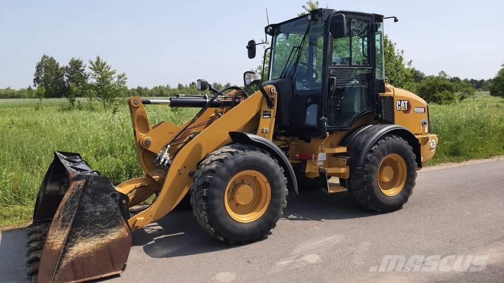 CAT 908M Колесни товарачи