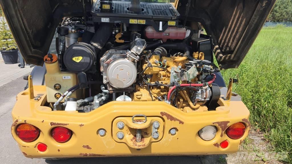 CAT 908M Колесни товарачи