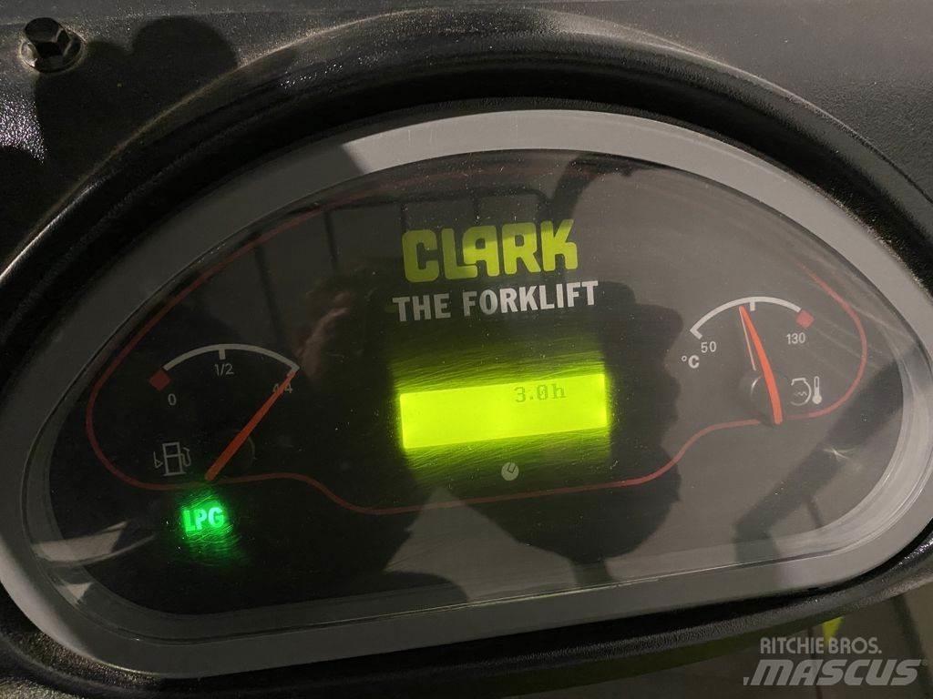 Clark GTS25 Камиони с АГУ