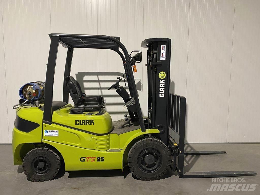 Clark GTS25 Камиони с АГУ