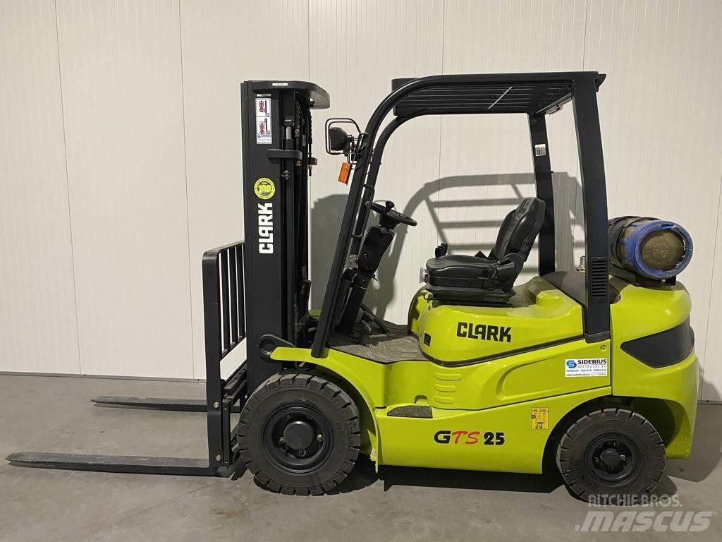 Clark GTS25 Камиони с АГУ