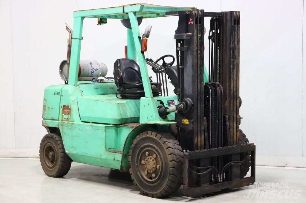Mitsubishi FG40K Камиони с АГУ