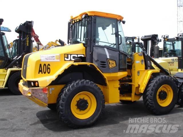 JCB 411 HT Колесни товарачи