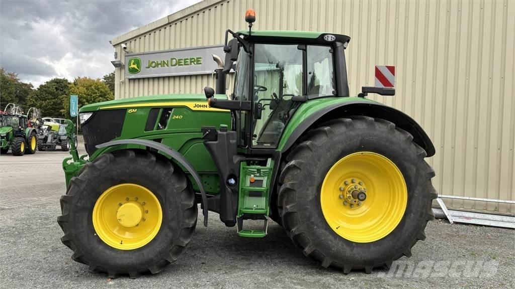 John Deere 6M240 Трактори