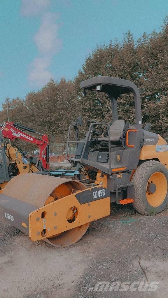 Volvo SD 45 B Еднобарабанни ролки

