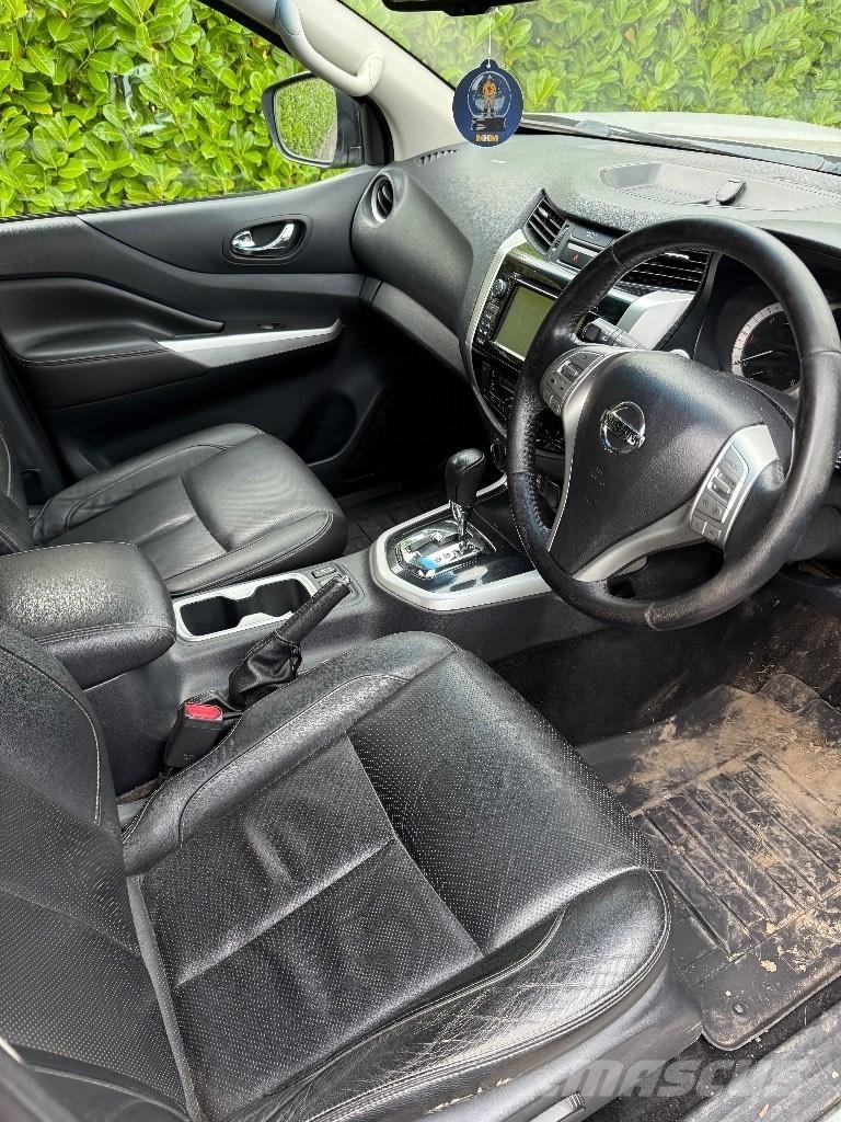 Nissan Navara Пикапи