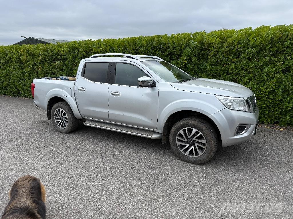 Nissan Navara Пикапи