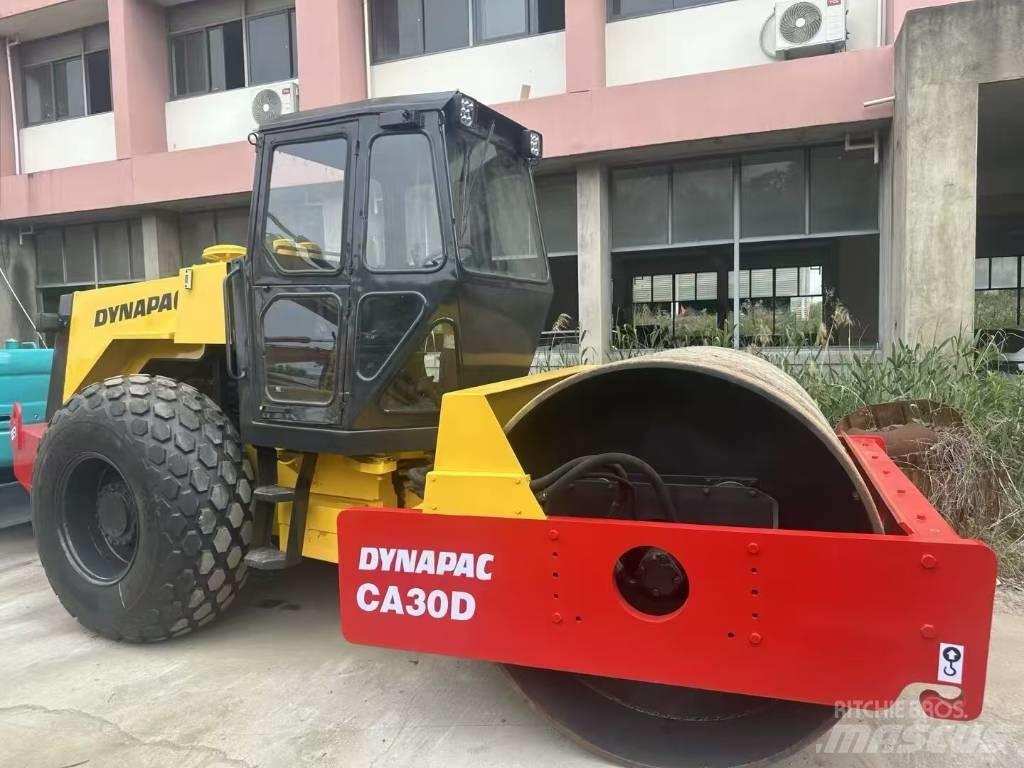 Dynapac CA 30 D Еднобарабанни ролки
