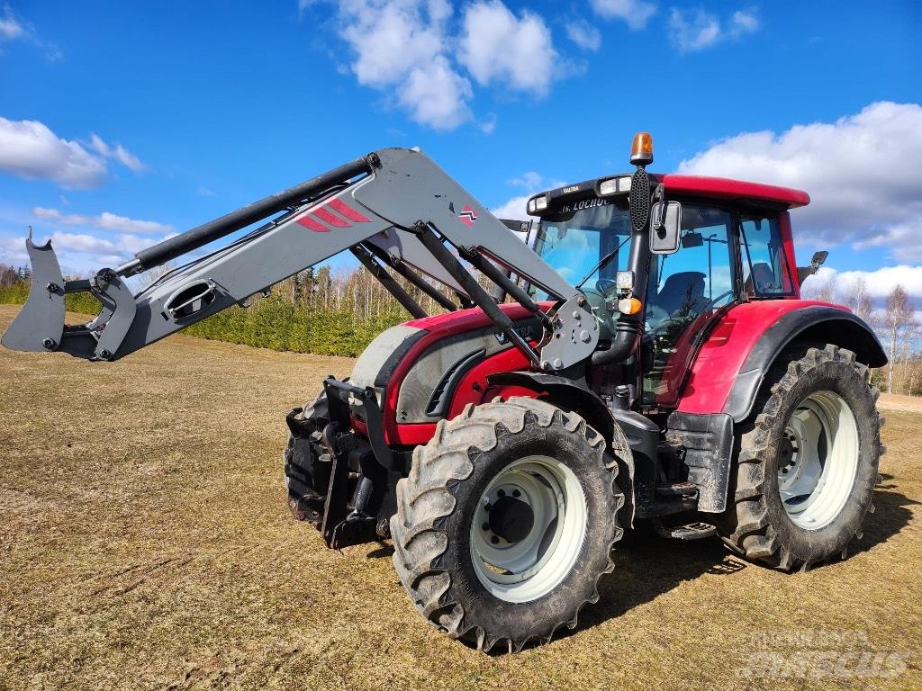 Valtra N122 Versu Трактори