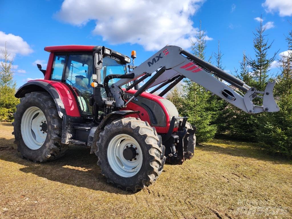 Valtra N122 Versu Трактори