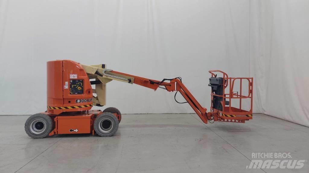 JLG E300AJP Съчленени стрелови подемници