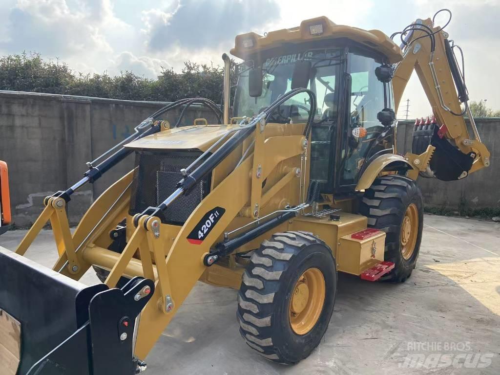 CAT 420 F2 Товарач със заден ексватор