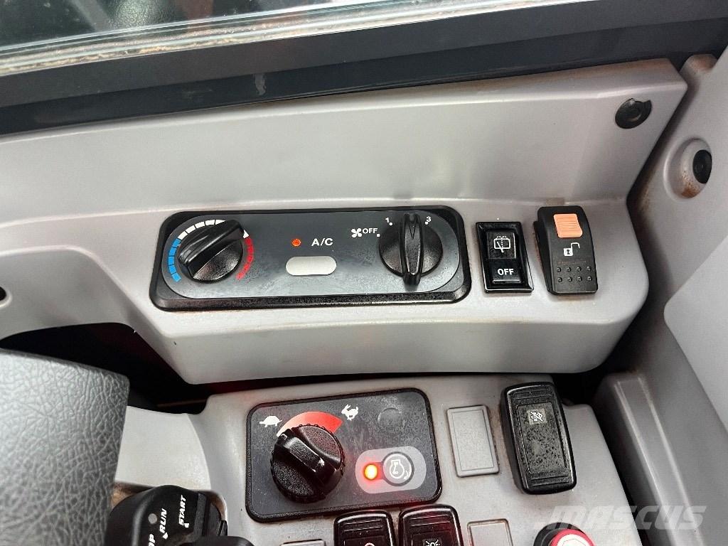 Kubota KX 080-4 Средни екскаватори 7т - 12т