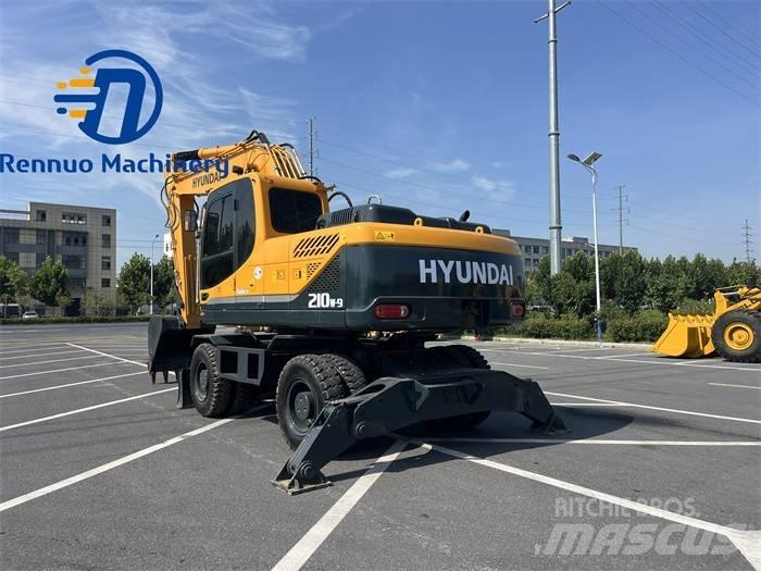 Hyundai R210W-9 Колесни екскаватори