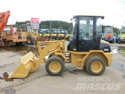CAT 901B Колесни товарачи