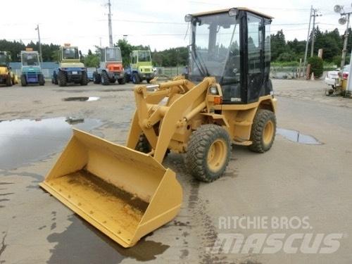 CAT 901B Колесни товарачи