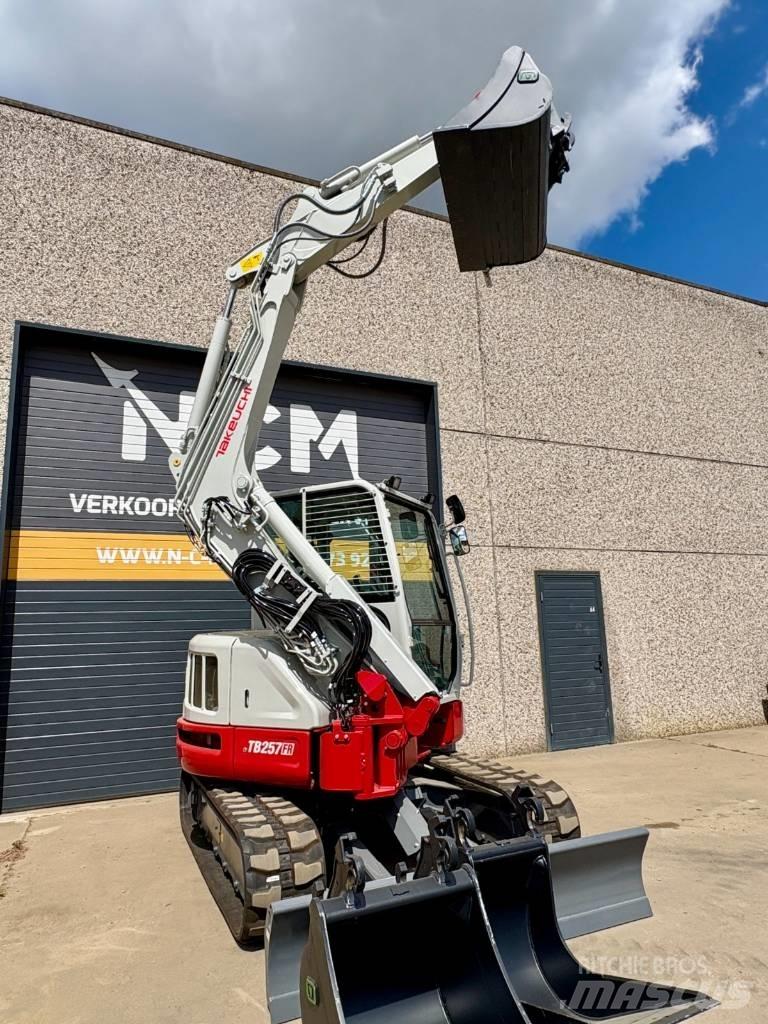 Takeuchi TB 257 FR Мини екскаватори < 7 т