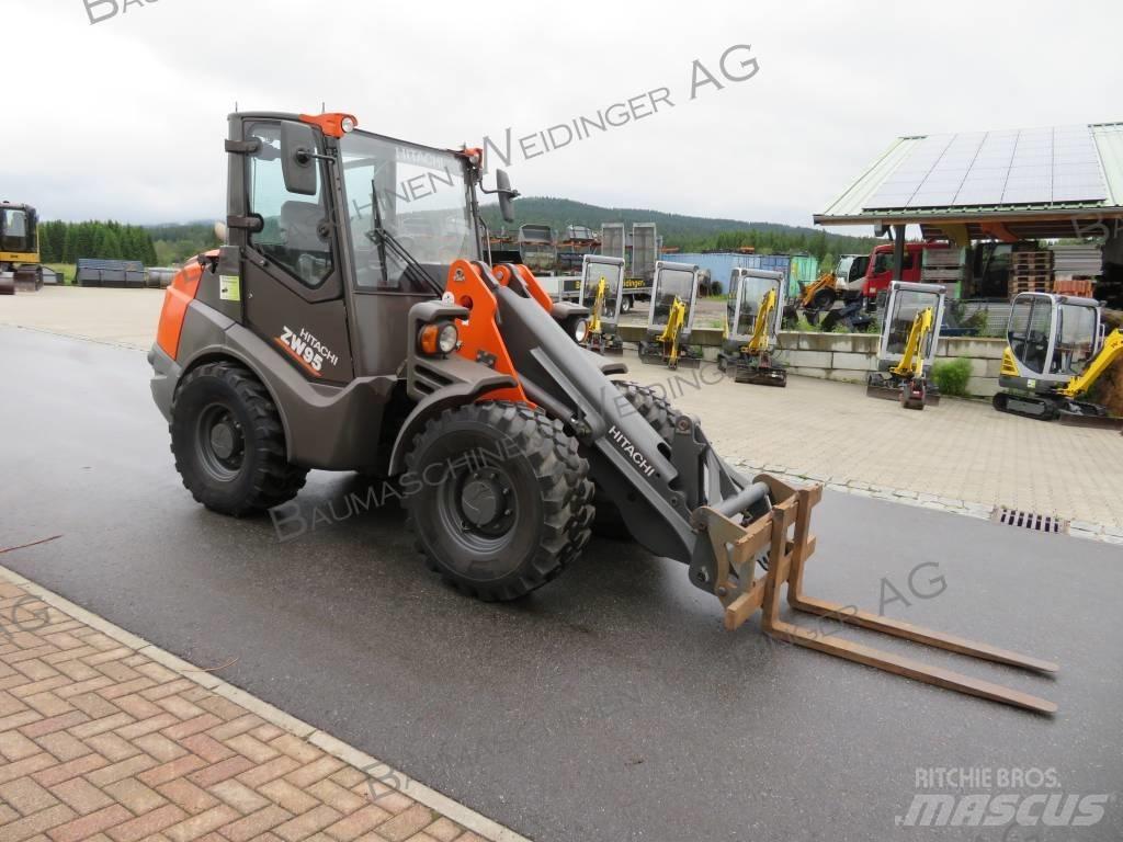 Hitachi ZW 95 Колесни товарачи