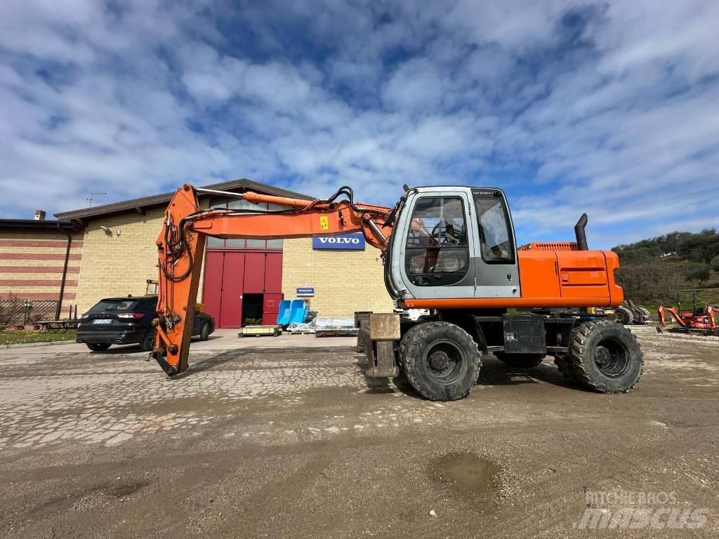 Hitachi EX 165 Колесни екскаватори