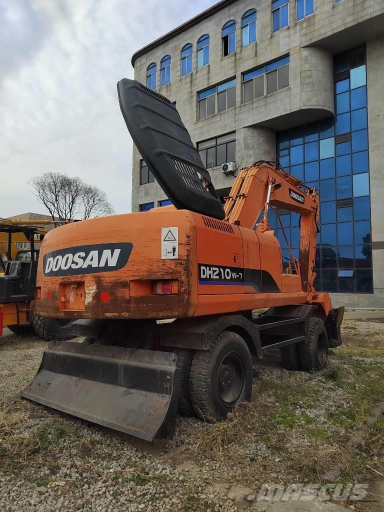 Doosan DH 210 W-7 Колесни екскаватори