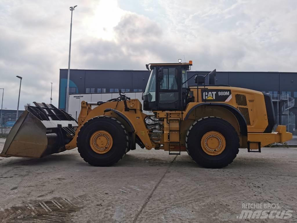CAT 980M Колесни товарачи