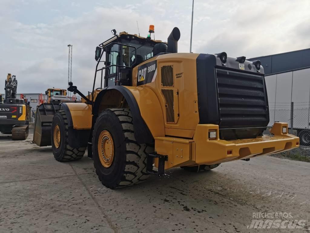 CAT 980M Колесни товарачи