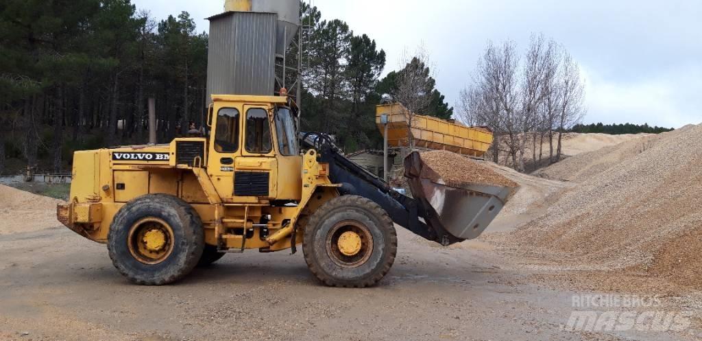  Cargadora volvo L90 Мини товарачи