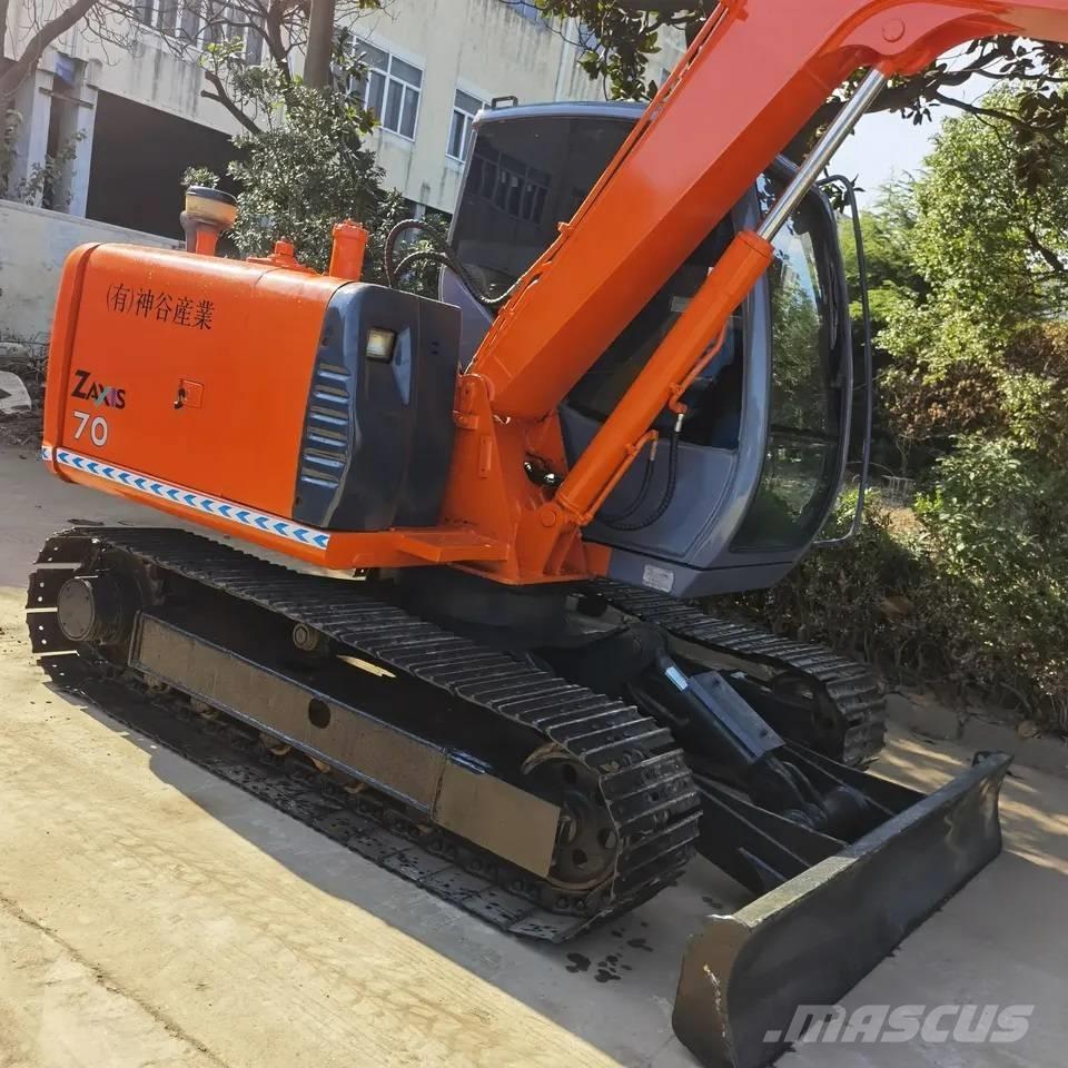 Hitachi ZX70 Средни екскаватори 7т - 12т