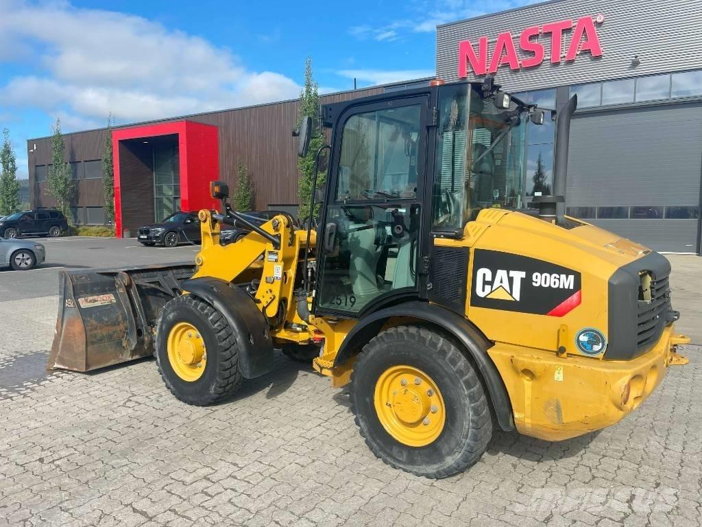 CAT 906M Колесни товарачи